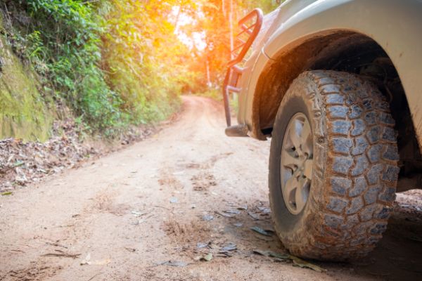 Llantas de verano vs. llantas todo terreno: ¿Cuál es la mejor opción?